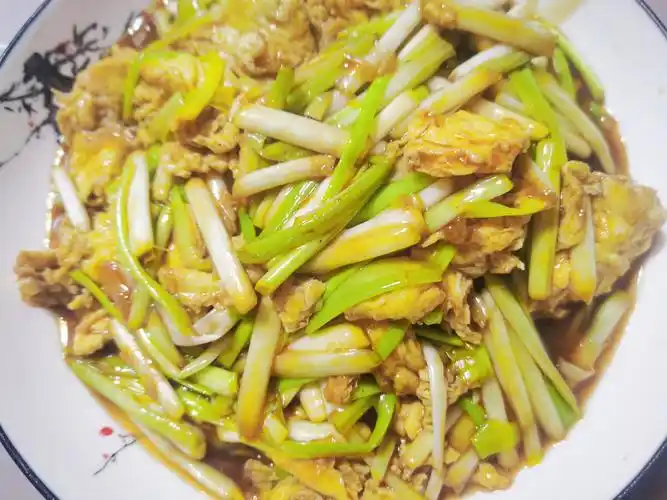 一道简单美味的家常菜蒜黄炒鸡蛋 - 伽蓝小沙弥 - 图虫