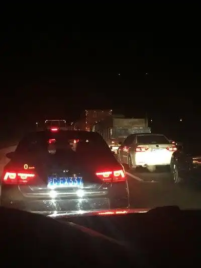 2014年最后的一晚,元旦的开始,就在高速的堵车中度过了.