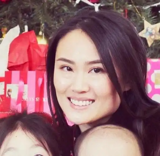 李安琪就是李小鹏眼中的西施,她们貌不惊人但还是深得男星喜欢!