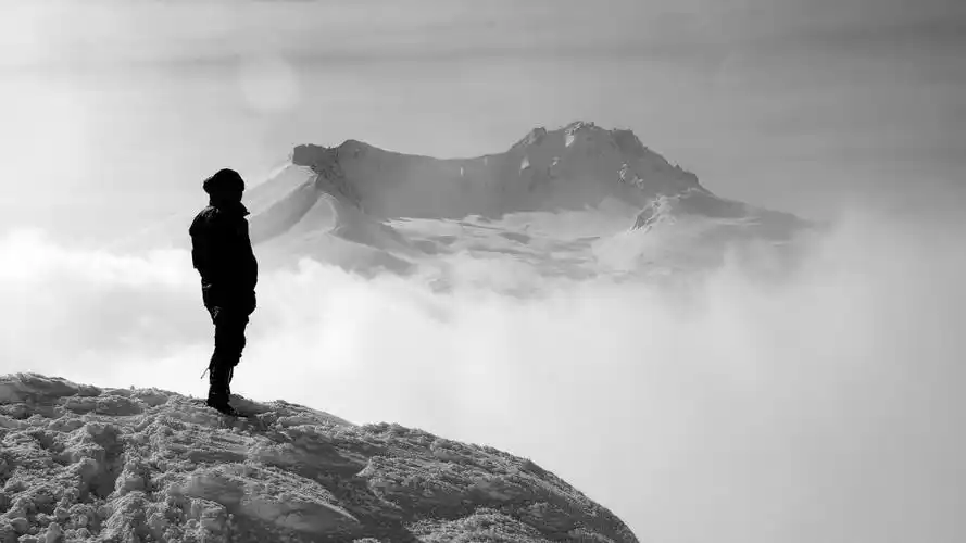孤独的一个人背影意境,高清壁纸,图片,时光记忆-回车桌面