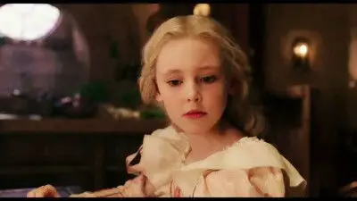 爱丽丝梦游仙境2 爱丽丝小时候