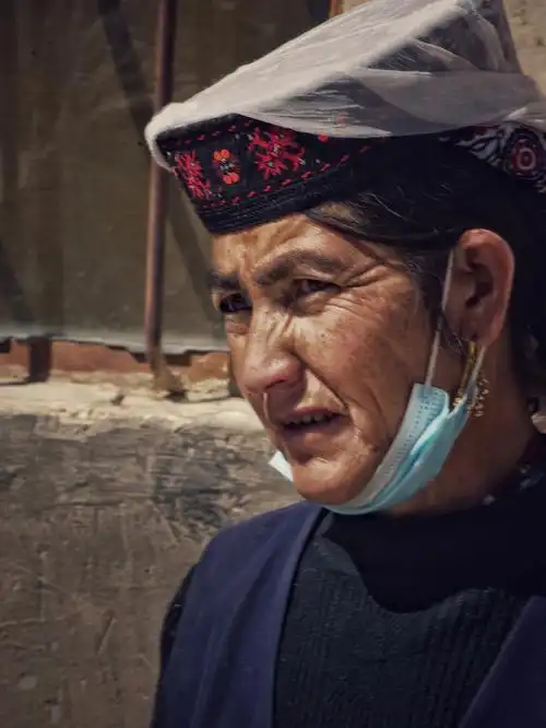 帕米尔高原塔什库尔干县的班迪尔乡拍人像