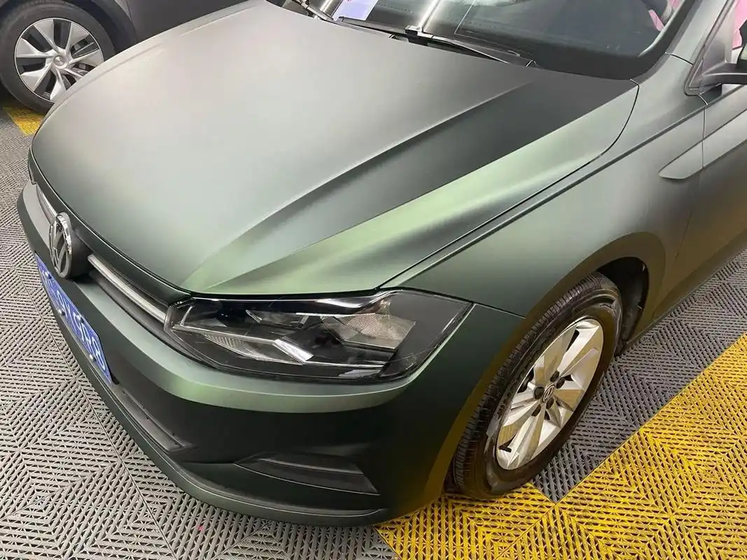 贴个车膜,起初是在淘宝买的粉色的膜,被我老公否决了,倒不仅仅是颜色