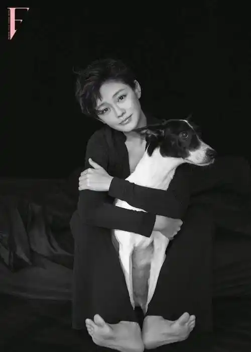 原创43岁大s剪超短发拍大片表情搞怪俏皮活力新风格比杉菜还少女