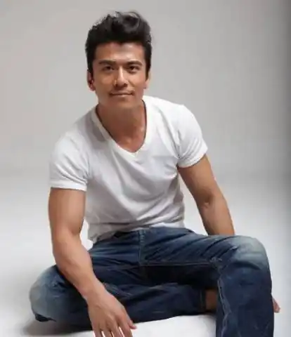 他与《溏心3》与陈敏之激情戏不断!越老越有型!曾离巢北上穷到捱面包