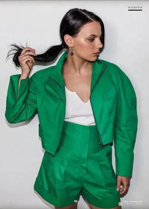 17岁"小狼女"达芙妮·基恩,蜕去野性变身酷女郎