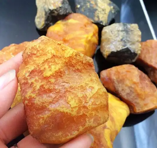 二代蜜蜡原石长什么样子鉴别二代蜜蜡的那些事