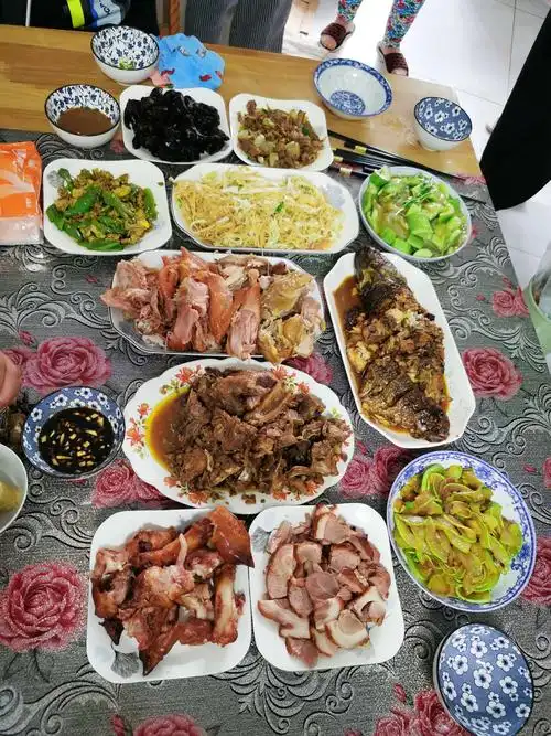 七.酉时17-19点 晚上家庭聚会,丰富的晚餐很诱人吧!