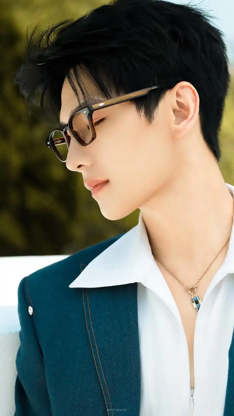 杨洋 我哥这脸绝了!(cr来自微博肆月山宿)