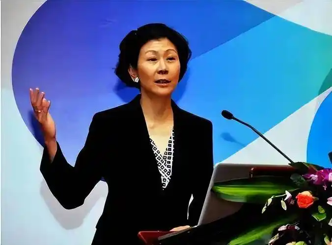 李嘉诚身旁的女人周凯旋:被"独宠"30年,身家百亿,凭啥?