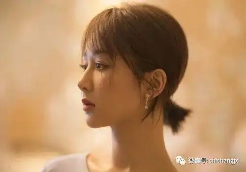 短发女生流行马尾辫的扎法分析,不想天天散着短发的你学起来_腾讯新闻