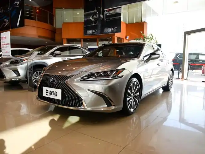 2l/100km,混动车型,后期成本低,实拍雷克萨斯es