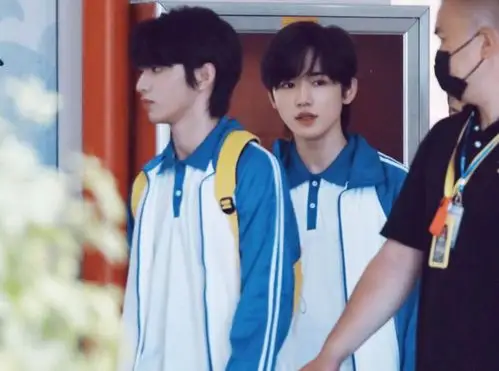 萌探校服造型路透宋祖儿美成校花宋亚轩刘耀文同框太养眼