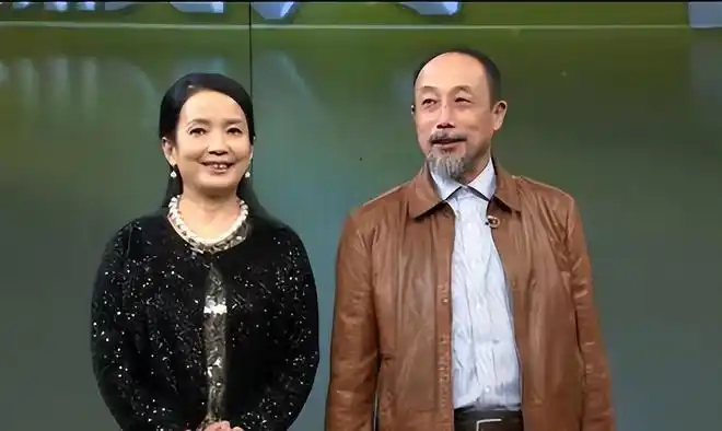 孙海英吕丽萍合体捡垃圾被曝年收入数百万还与乞丐抢垃圾