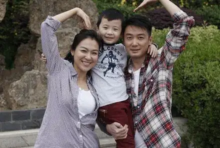 沈傲君巩峥饰演夫妻