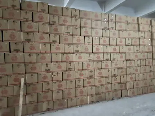 仓库一角,包装完好.