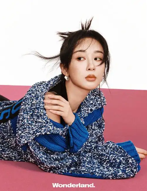 杨紫的厚底鞋##杨紫童趣情怀大片