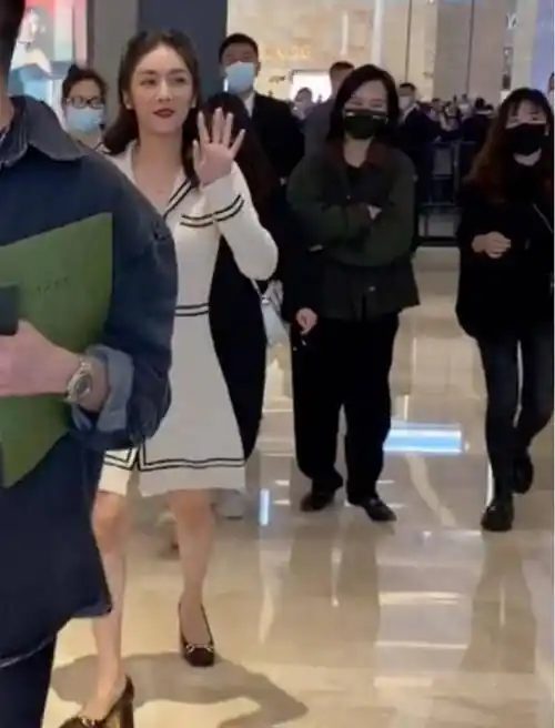 8位"半身美人"的破防瞬间,不动时貌美如花,一走路不敢直视_杨幂_景甜