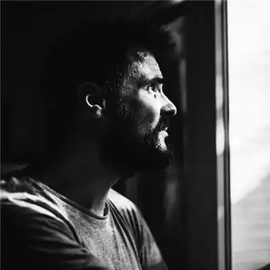 欧美侧脸霸气头像男生头像成熟的外国男性的侧脸图片