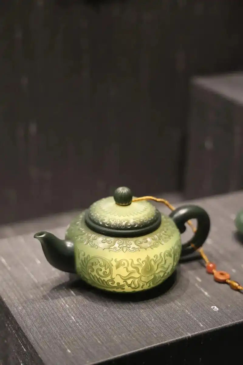 大英博物馆玉器馆-现代小玉壶和她的室友们."中国玉器七千年  - 抖音