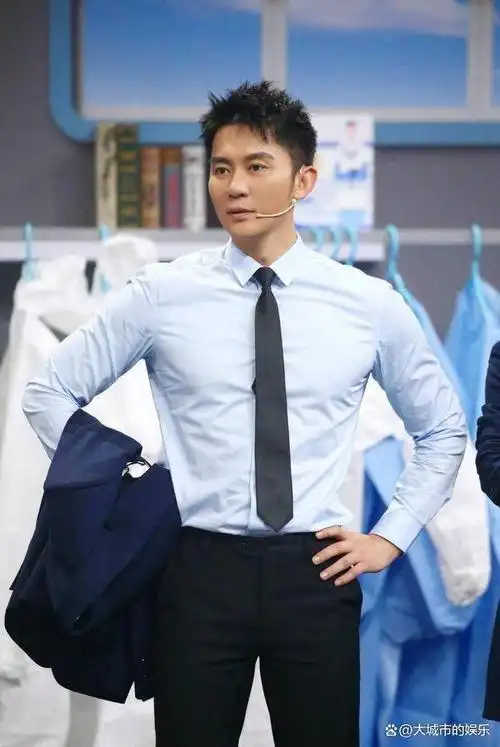 著名导演曾讽刺李晨:一张老脸像50岁扮演17岁中学生,网友都吐了