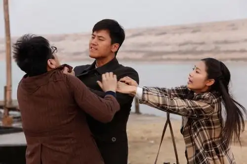 因《丑女无敌》而被观众熟知的新生代演员李芯逸,在电视剧《二叔≈行