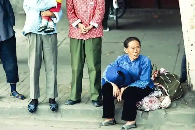 一组70年代的中国老照片:军装是当时最帅的衣服