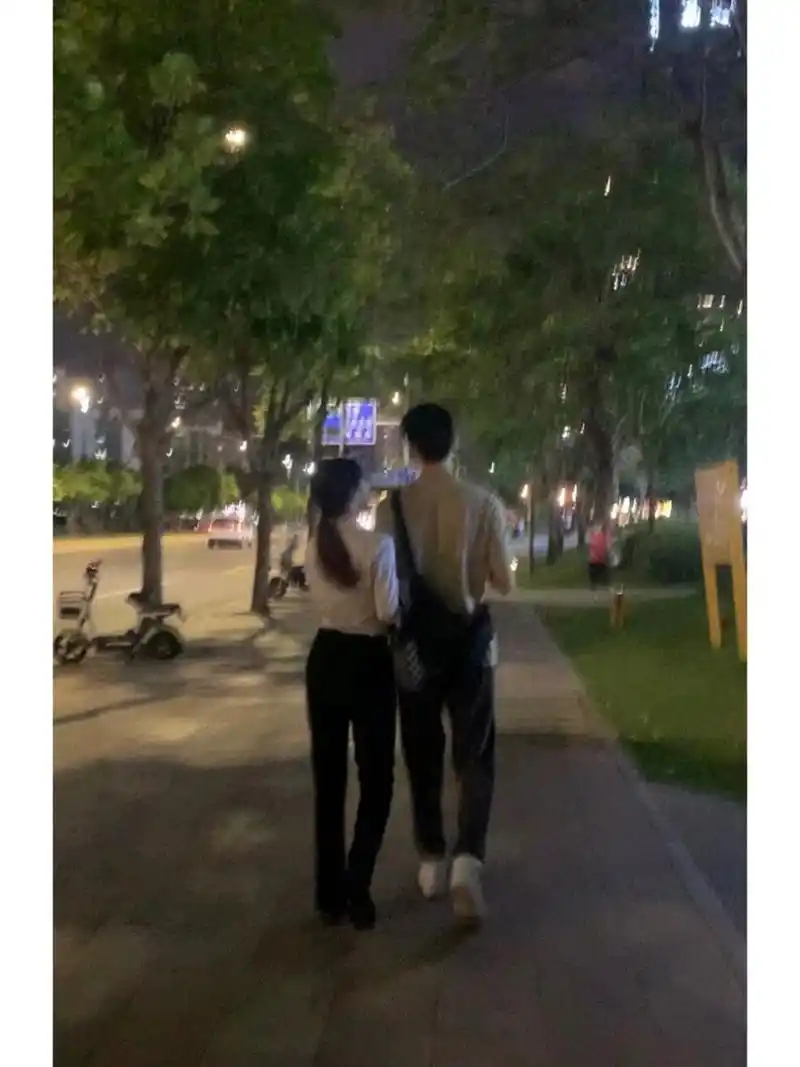 一米六和一米八是最萌身高差吗 朋友圈发了这两张照片好多姐妹给我点