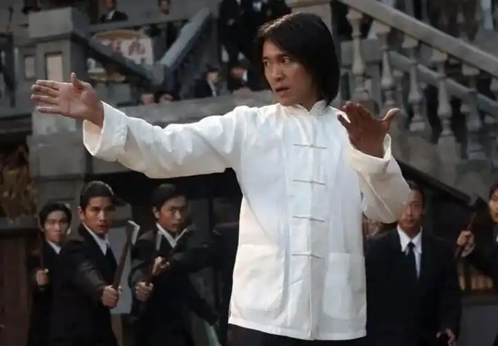 可是在看了这部电影之后,也可以很明显的感觉到周星驰在改变.