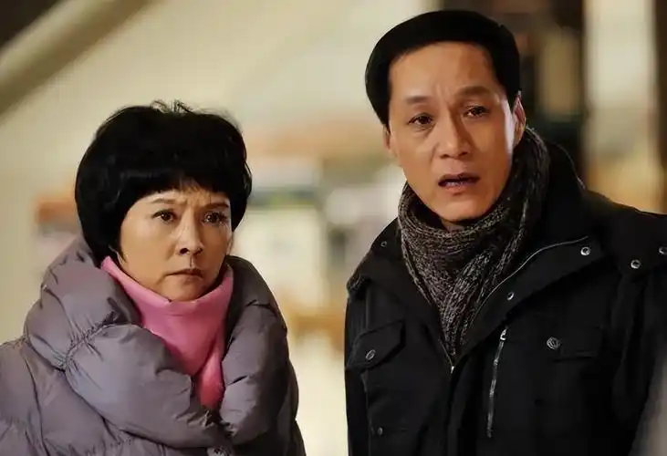 回顾演员冯远征娶二婚梁丹妮相携到白头60岁无儿无女亦无悔