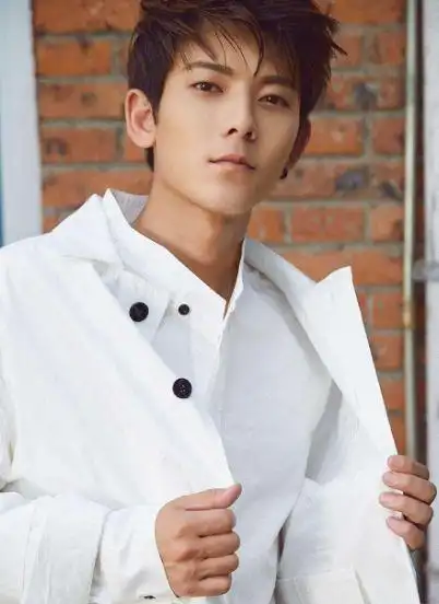 陈翔:一位优雅随性,邪魅帅气的丹凤眼男生!