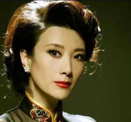 作为中国人民解放军海军政治部电视艺术中心的一名演员,除了《女儿红