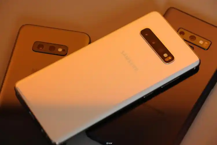 三星galaxy s10  图赏:最美「防爆盾」