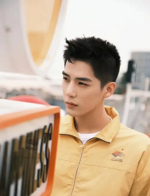 361品牌新代言人王安宇