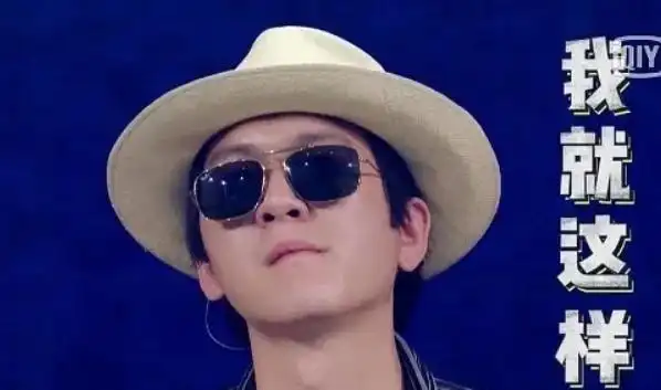 和盘尼西林主唱张哲轩十指紧扣,被喊话快跑!