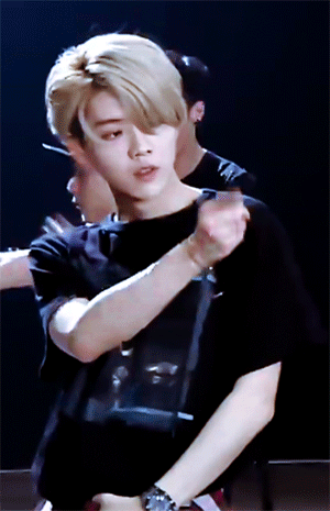 鹿晗帅气明星小鲜肉gif动图_动态图_表情包下载_soogif