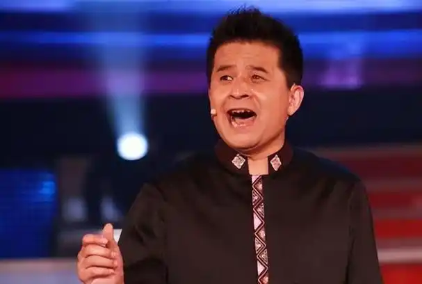 当前位置:>投稿>正文当年的毕福剑出生在辽宁的一个贫困家庭,一心一意