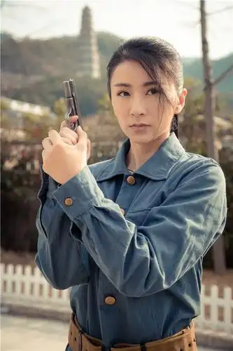 刘庭羽《铁血荣耀》震撼开播 化身铁娘子英姿飒爽