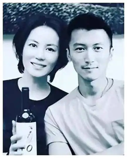 王菲谢霆锋官宣网友惊呼突然传情波折终迎良缘