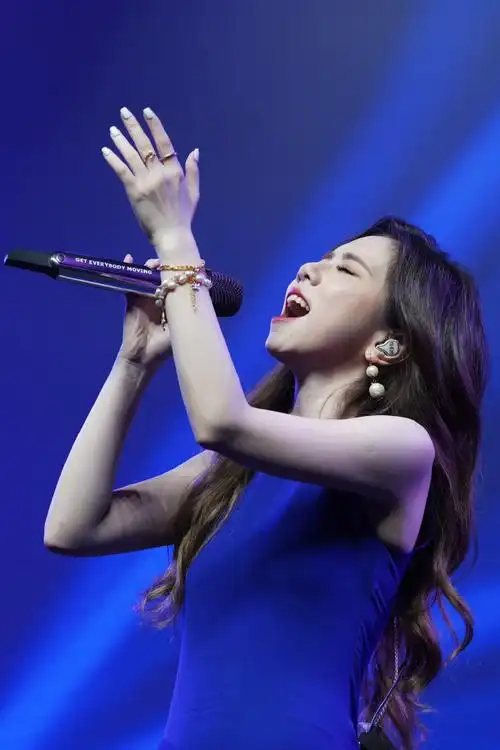 邓紫棋超话|#2023声动港夜蓝妹啤酒音乐会#今天解解在@蓝妹啤酒音乐会