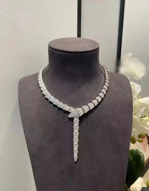 宝格丽满钻蛇项链