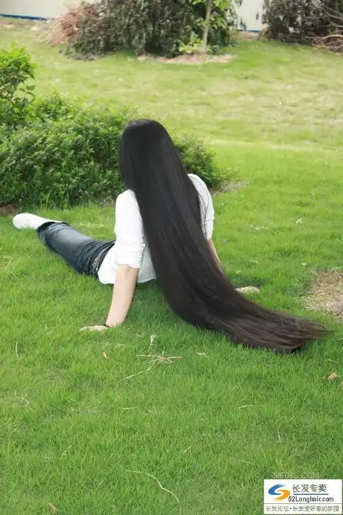 中国美业 长发 交易 >> 正文       漂亮的女孩漂亮的秀发,18岁女孩长