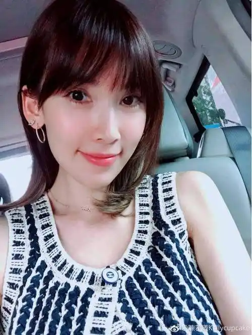林志颖老婆晒自拍,kimi的手抢了镜!因衣服肥大被怀疑四胎!