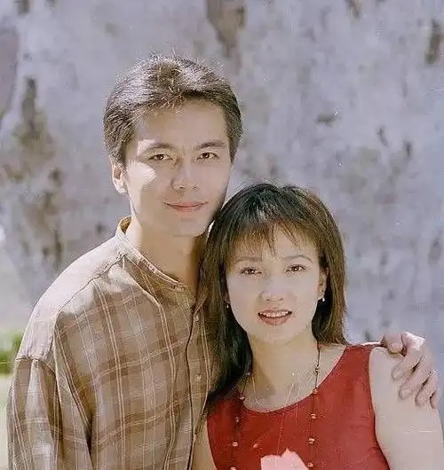 滥情的许亚军四任妻子都是演员一个比一个漂亮让人羡慕