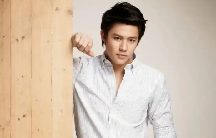 泰国十大男明星排行榜个个都是女性喜欢的帅哥