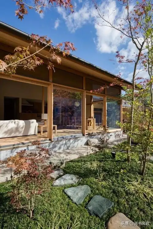 日本有钱人的"庭院住宅":极简舒适,充满质感