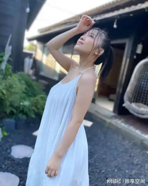 曾是偶像团体「假面女子」的成员的天木纯,从小就很