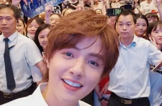 官鸿整容之前这么丑前后照片惊人 官鸿是哪里人个人资料简介