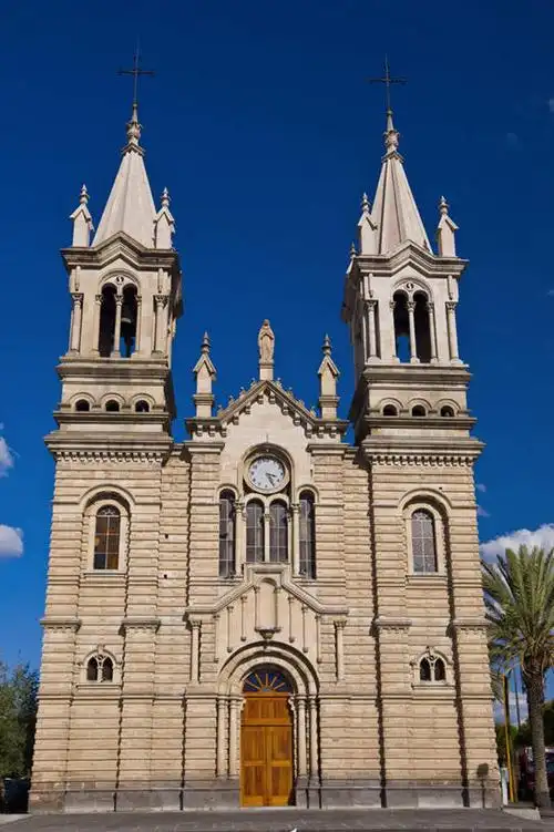 竖图,室外,白天,仰视,旅游,度假,石头,标志建筑,地标,建筑,墨西哥