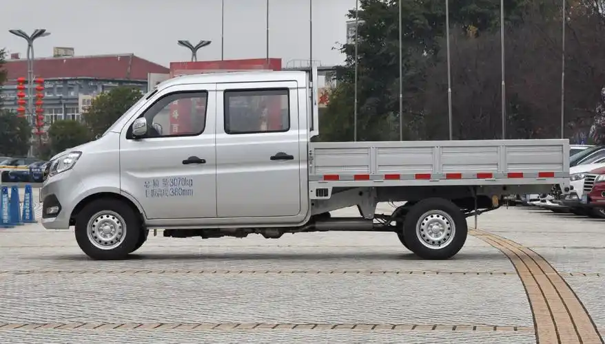 顶配不到5万,长4785mm,可载重近2吨,五菱新车对标长安新豹t3